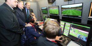 Tìm hiểu VAR là gì trong bóng đá